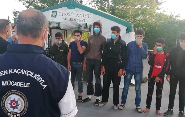 8 Suriyeliyi alıkoydukları iddiasıyla yakalanan 4 tutuklandı