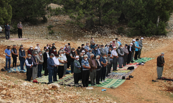 Mersinli Yörükler yağmur duasına çıktı
