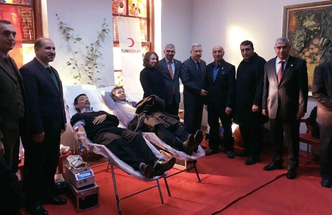 Adana’da Valilik öncülüğünde kan bağışı seferberliği başlatıldı