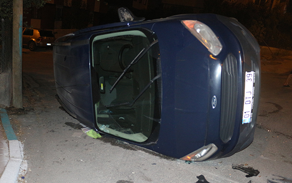 Adana'da iki otomobil çarpıştı: 2 yaralı