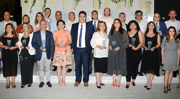 Duayen eczacılara plaket