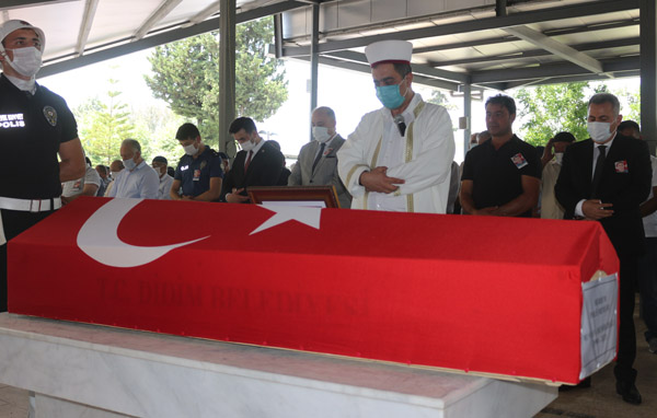 Polis memuru Adana'da toprağa verildi
