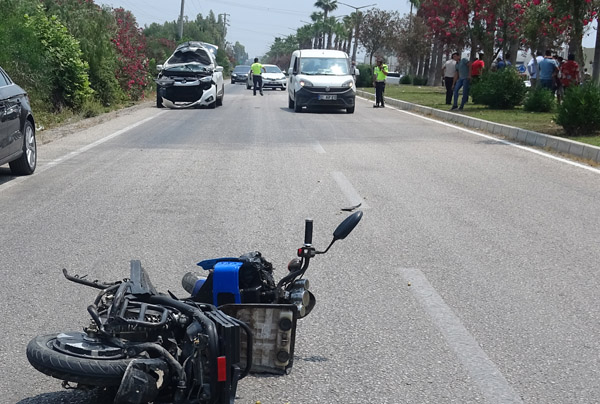 Otomobilin çarptığı motosikletin sürücüsü hayatını kaybetti