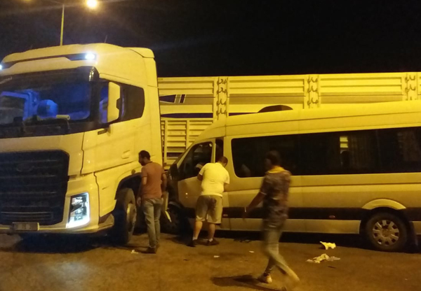 Hatay'da tır ile minibüs çarpıştı: 7 yaralı