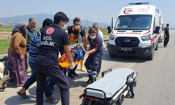 Otomobile çarpan motosikletin sürücüsü yaralandı