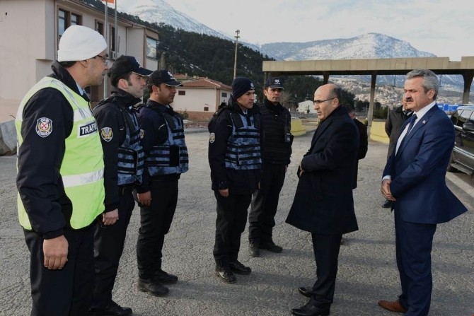 Vali Demirtaş, Pozantı Emniyeti’ni ziyaret etti
