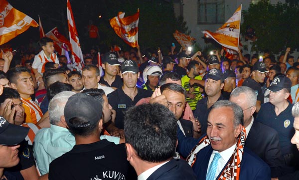 Vali Büyük, Adanaspor’un Şampiyonluk Coşkusunu Paylaştı