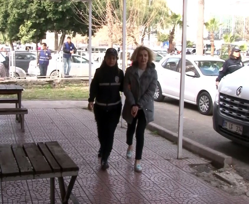 FETÖ’den gözaltına alınan 11 sağlıkçı adliyeye sevk edildi
