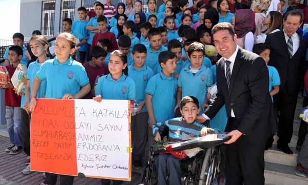 Ortaokul Öğrencilerine Spor Malzemesi Yardımı