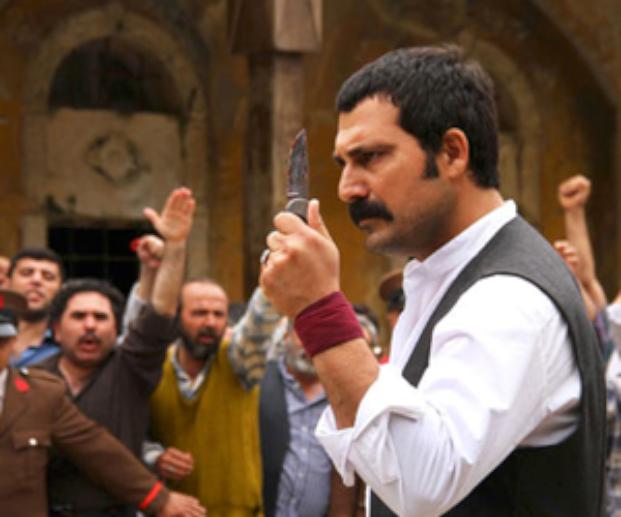 Tatar Ramazan Sette Yönetmene Kafayı Taktı