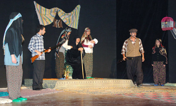 Adana’da liseli tiyatrocular sahnede