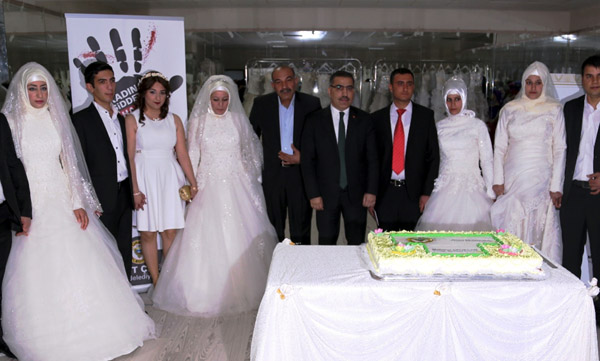 Gelinlikler ve Damatlıklar Yüreğir Belediyesi'nden