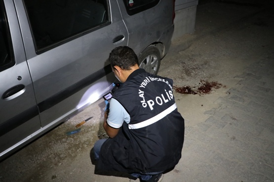 KARDEŞİNİ BIÇAKLADI