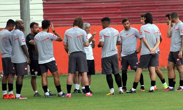 Kaplan Denizlispor’u ezberliyor