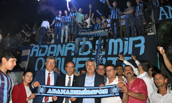 Karalar, taraftarın play-off heyecanına ortak oldu