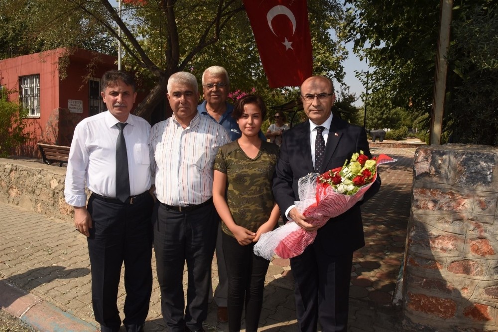 Vali Demirtaş, muhtar ve vatandaşlarla bir araya geldi