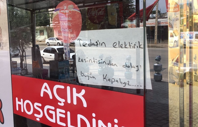 Elektrik yüzünden kapalıyız!