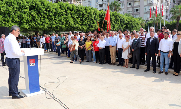 CHP Zafer Bayramı'nı kutladı