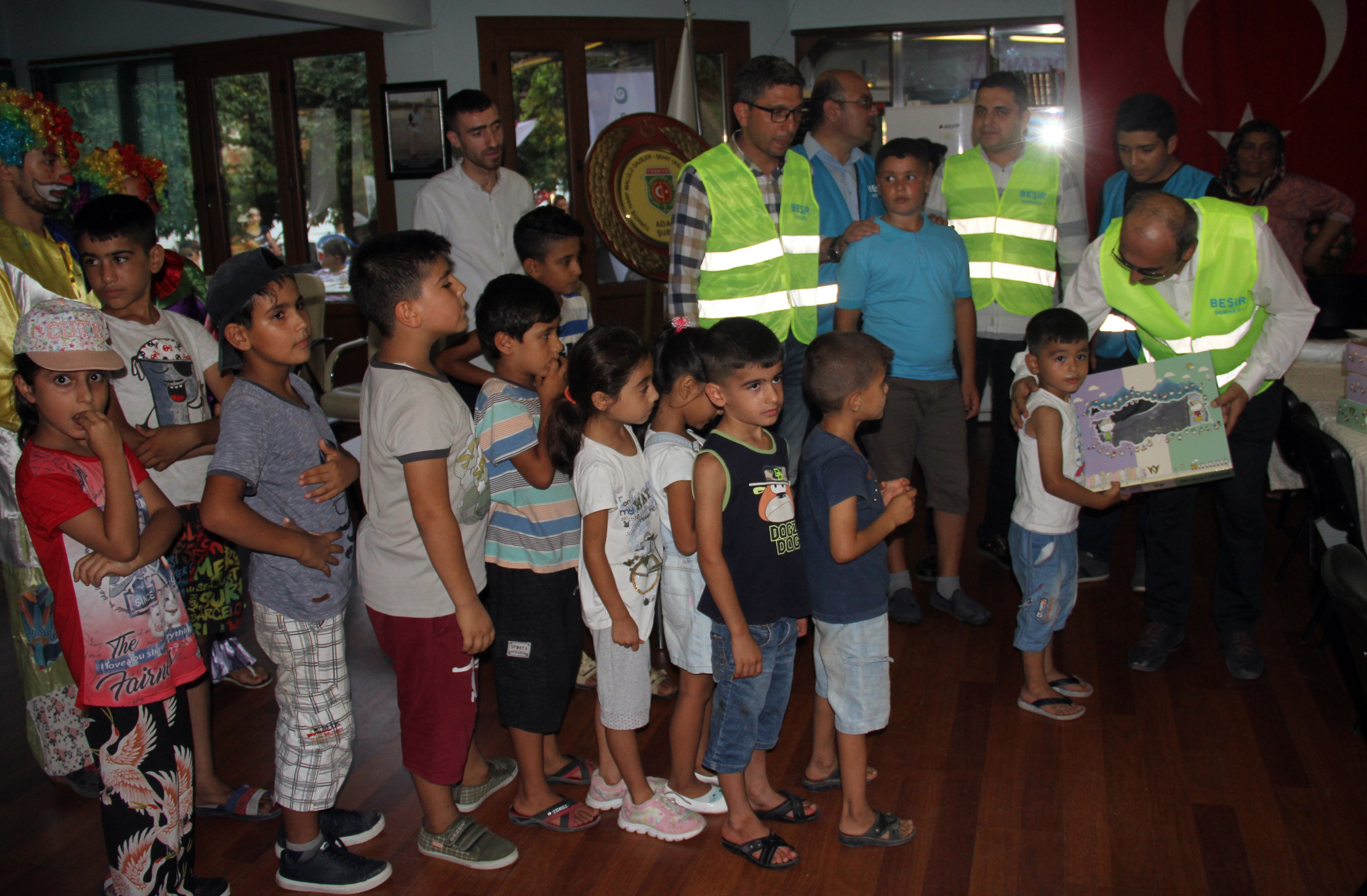 70 yetim ve öksüz çocuğa bayramlık