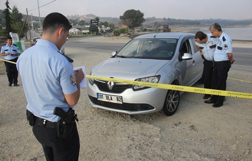 OTOMOBİLDE ÖLÜ BULUNDU