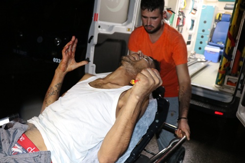 Yüzü maskeli iki kişi polislere ateş açtı