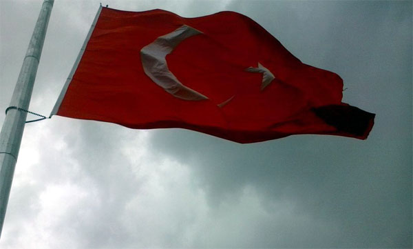Şırnak Uludere Komando Tugayı’na dev bayrak direği dikildi
