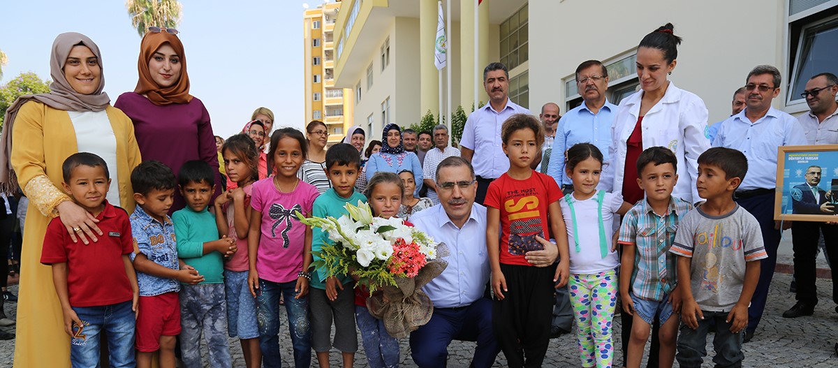 Başkan Çelikcan, çiçeklerle karşılandı