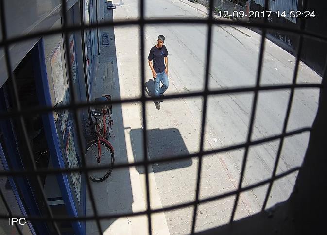 Önce alışveriş yaptı sonra bisikletleri çaldı