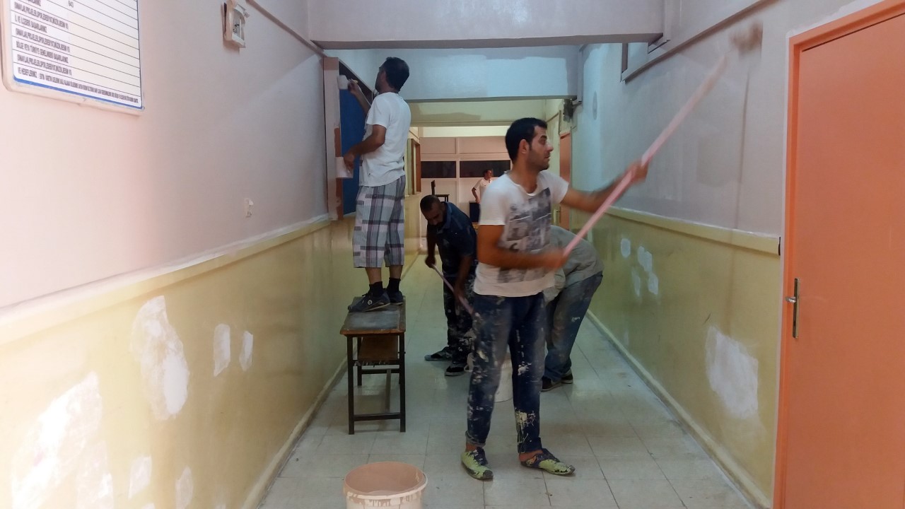 Ceza fedakarlığa dönüştü, hükümlüler okulları yeni yıla yetiştirdi
