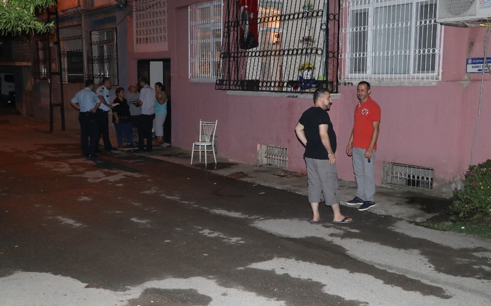Balkonda oturan yaşlı adamın suratına kezzap döküp kaçtılar
