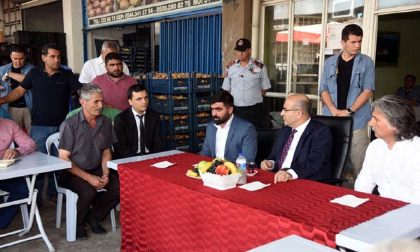 Vali Demirtaş, hal esnafını ziyaret etti