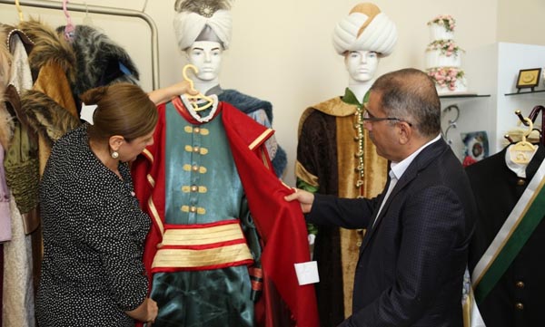 Padişahların kostümlerini hazırlıyorlar