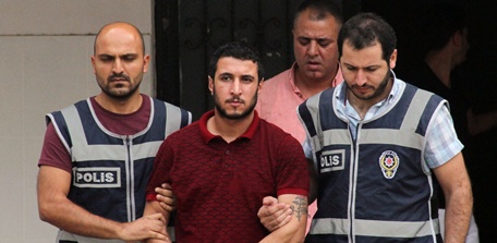 Sahte kimlikli cezaevi firarisi polisten kaçamadı