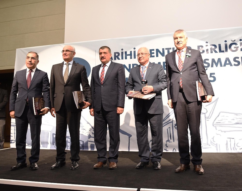 Başkan Karalar’a Tarihi Kentler Birliği’nden 2 ödül