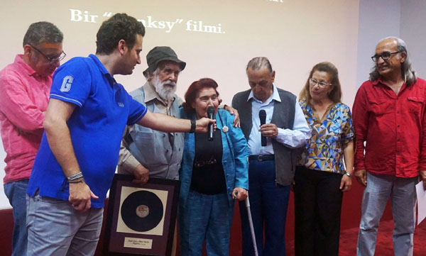 Etem Çalışkan’a Taş Plak Hediye Edildi