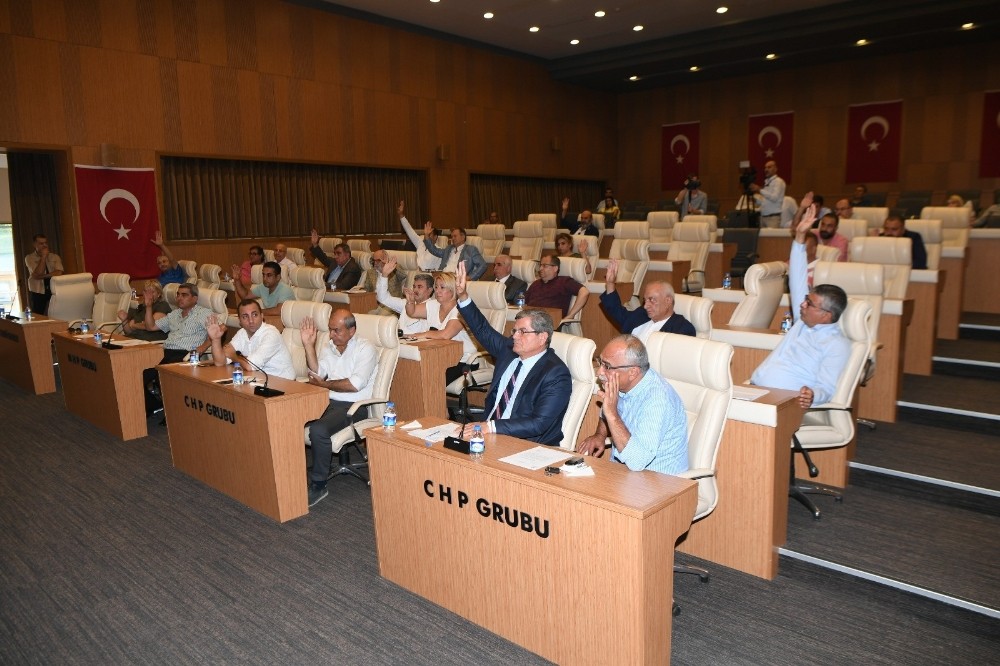 Şekeröz’ün meclis üyeliği oy birliğiyle düşürüldü