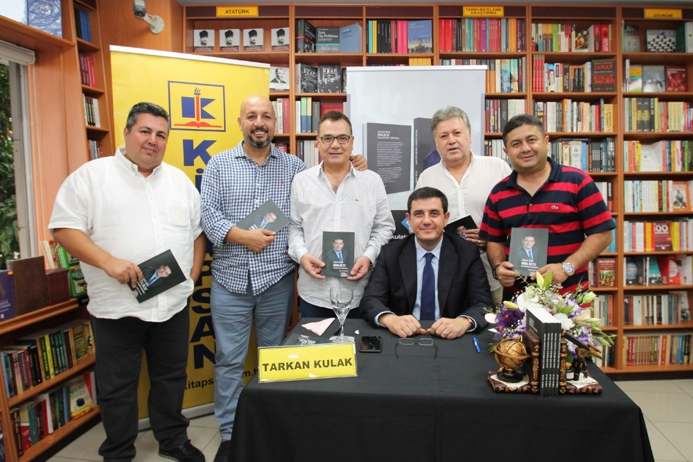 Tarkan Kulak kitabını imzaladı