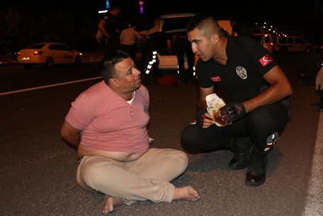 Suriyeli esrar satıcısı çıktı