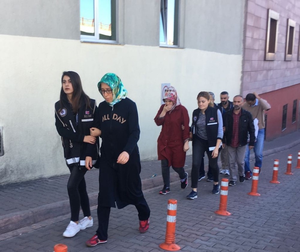 FETÖ’den gözaltına alınan 5 kişi adliyeye sevk edildi