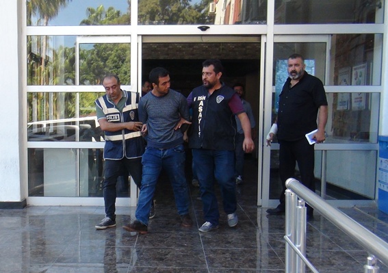 Lise arkadaşının kuyumcu dükkanını soymak istedi