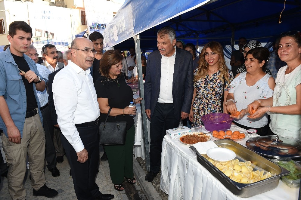 Adana’nın lezzetleri tarihi sokakta tanıtıldı