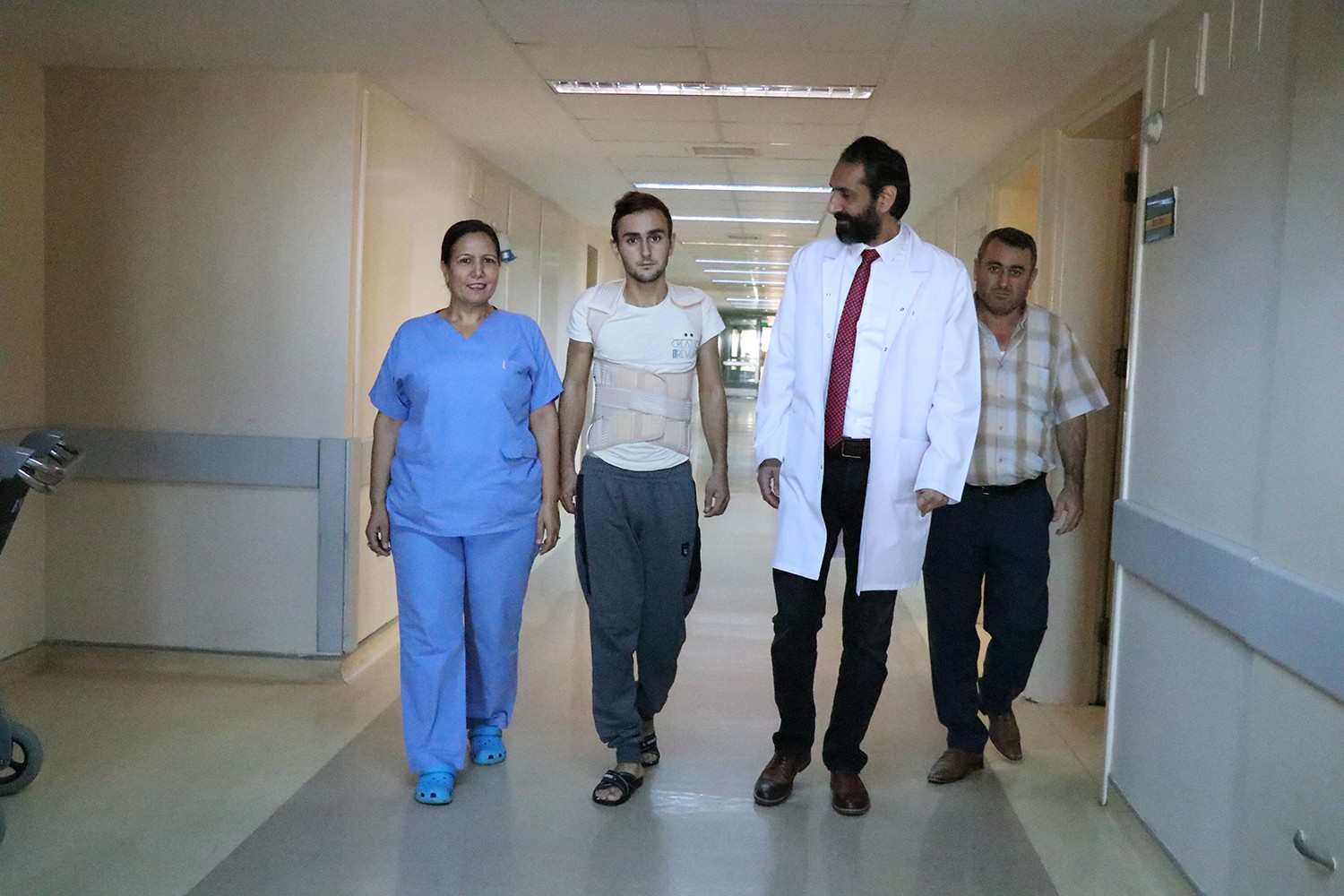 Omuriliği kırıldı, 3 gün sonra yürüdü