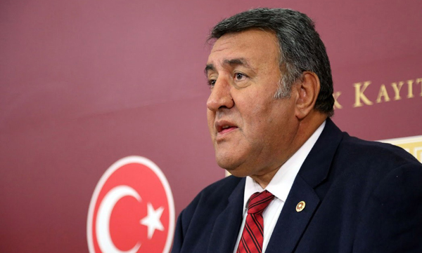 889 gazetecinin sarı basın kartı iptal edildi