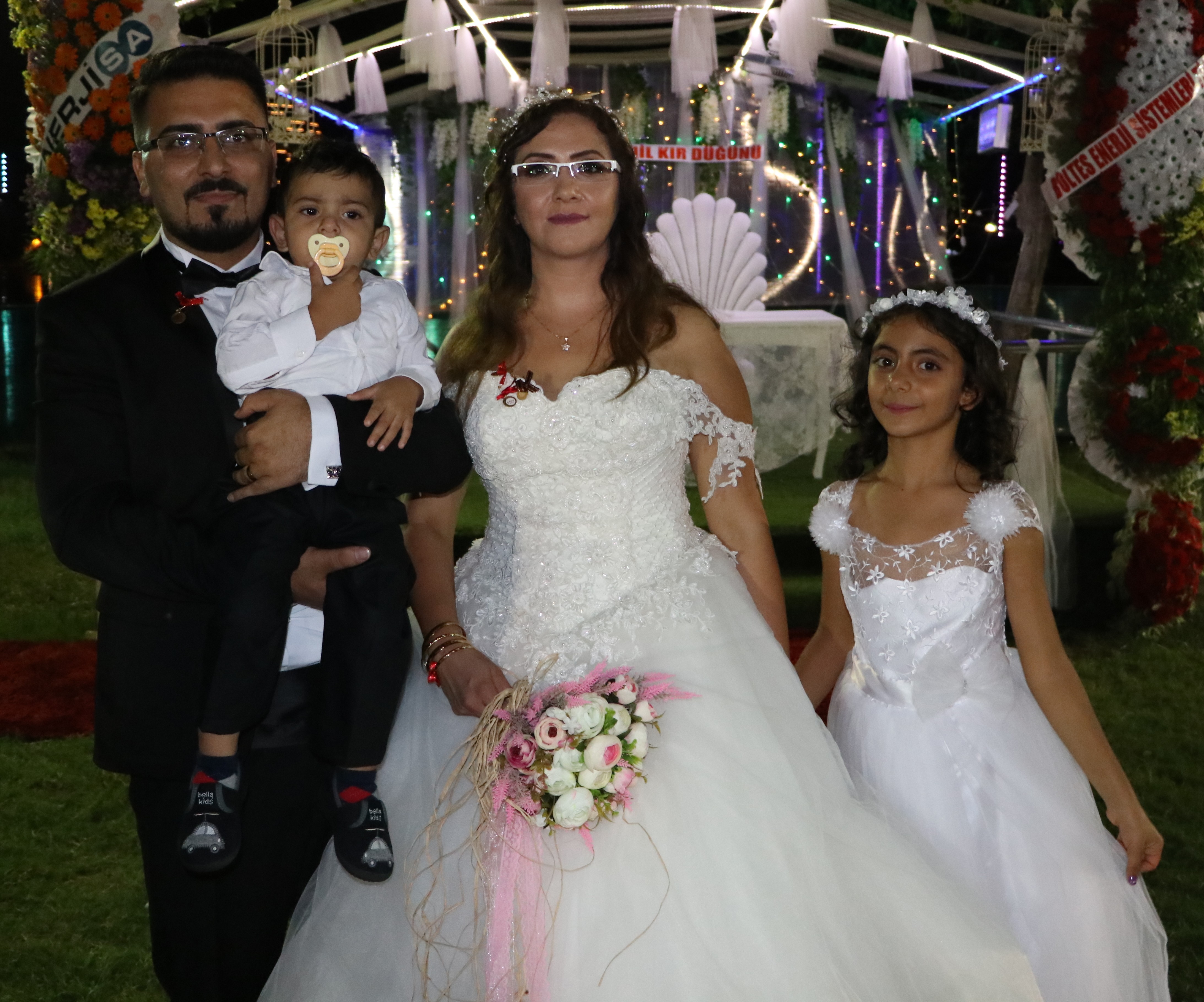 Evlendikten 10 yıl sonra düğün yaptılar