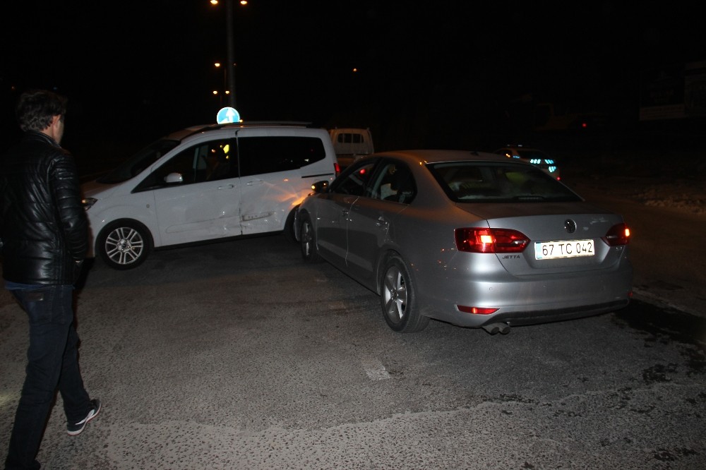 Alkollü sürücü polis aracına çarptı: 2’si polis 5 yaralı
