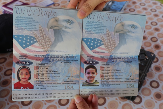 ABD'ye kızdı, çocuklarının pasaportlarını yaktı