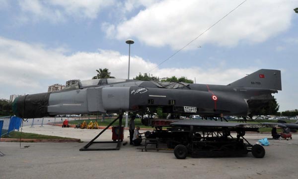 Kıbrıs Fatihi F-4 Phantom savaş uçağı Adana’ya getirildi