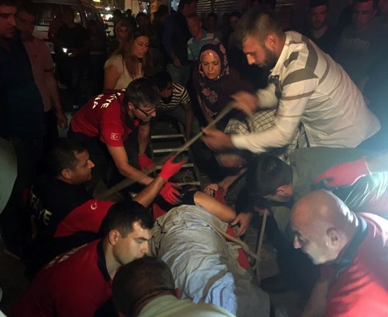 Yükseklikten düşen genç kız ağır yaralandı