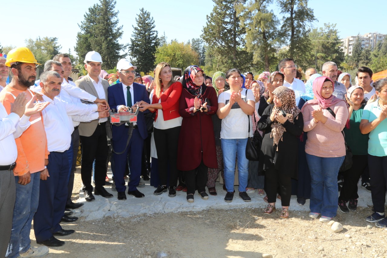 Yüreğir'e 3'ncü kapalı semt pazarı