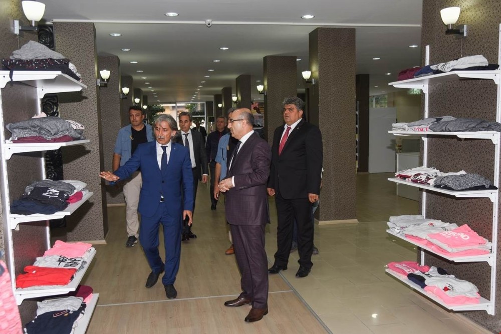 Vali Demirtaş, Sosyal Market ve Gıda Bankası’nı inceledi